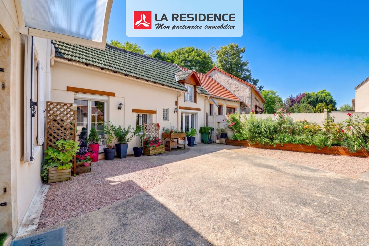 Maison à vendre à Jouars Pontchartrain, 7 pièces, 147 m2