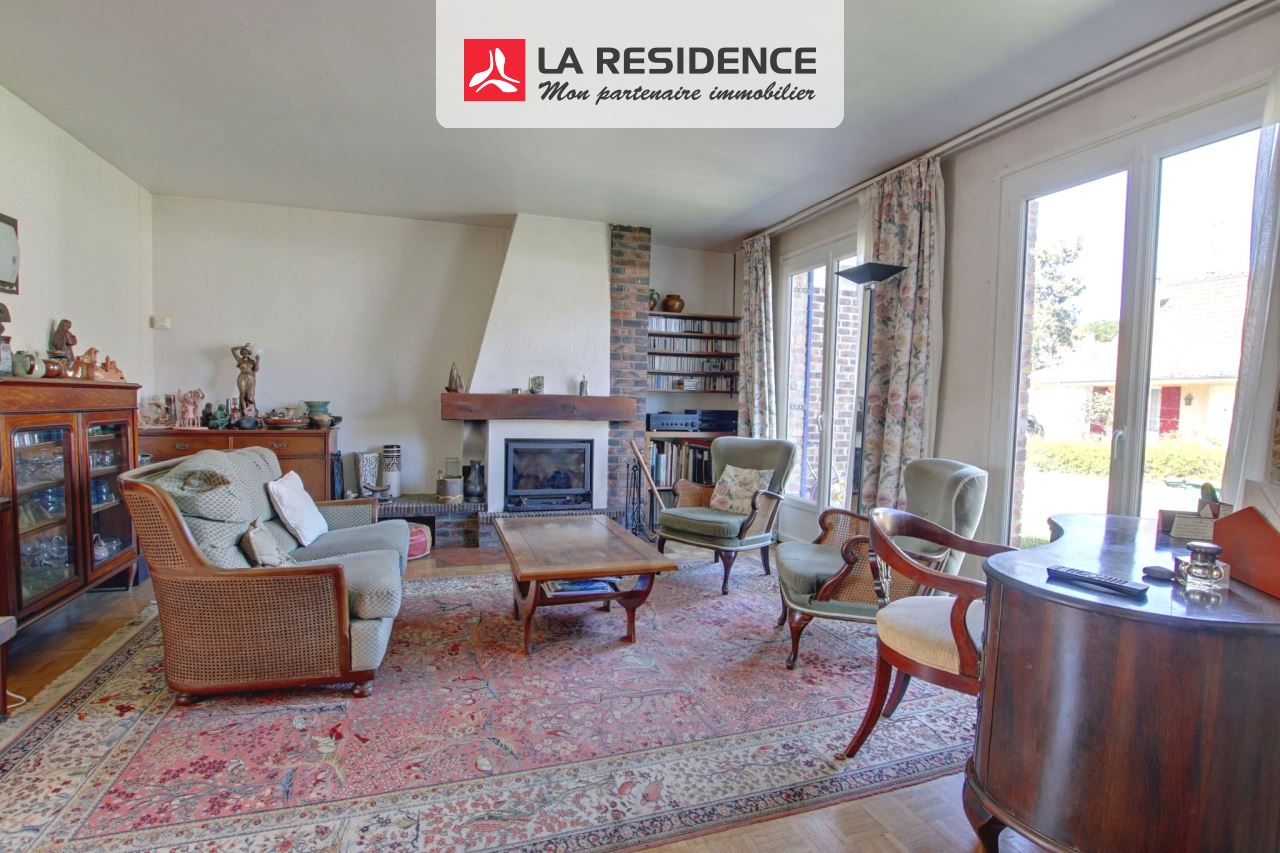 Maison à vendre à Le Mesnil-Saint-Denis, 6 pièces, 132 m2