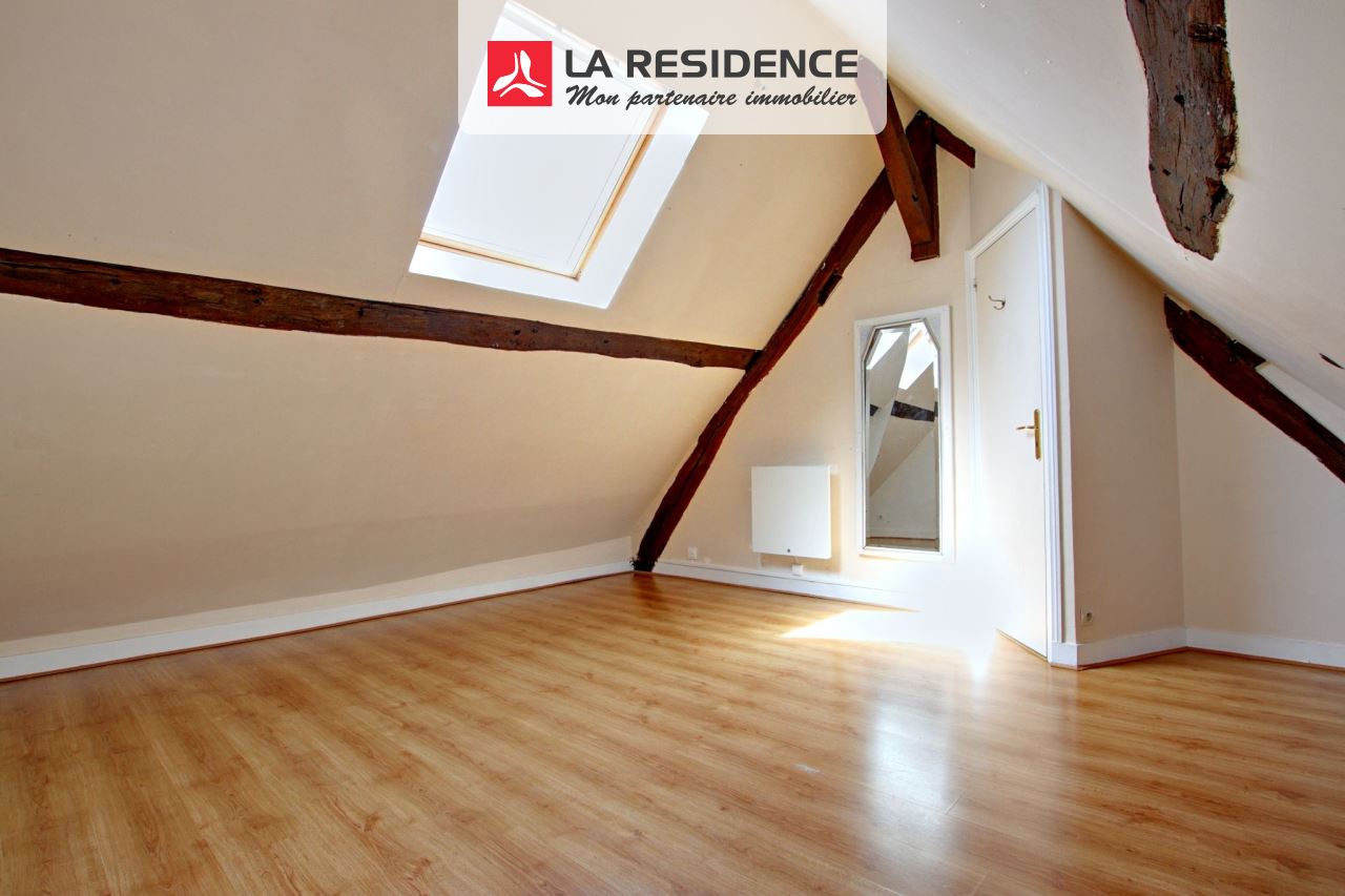 Appartement à vendre à Le Mesnil-Saint-Denis, 4 pièces, 74 m2