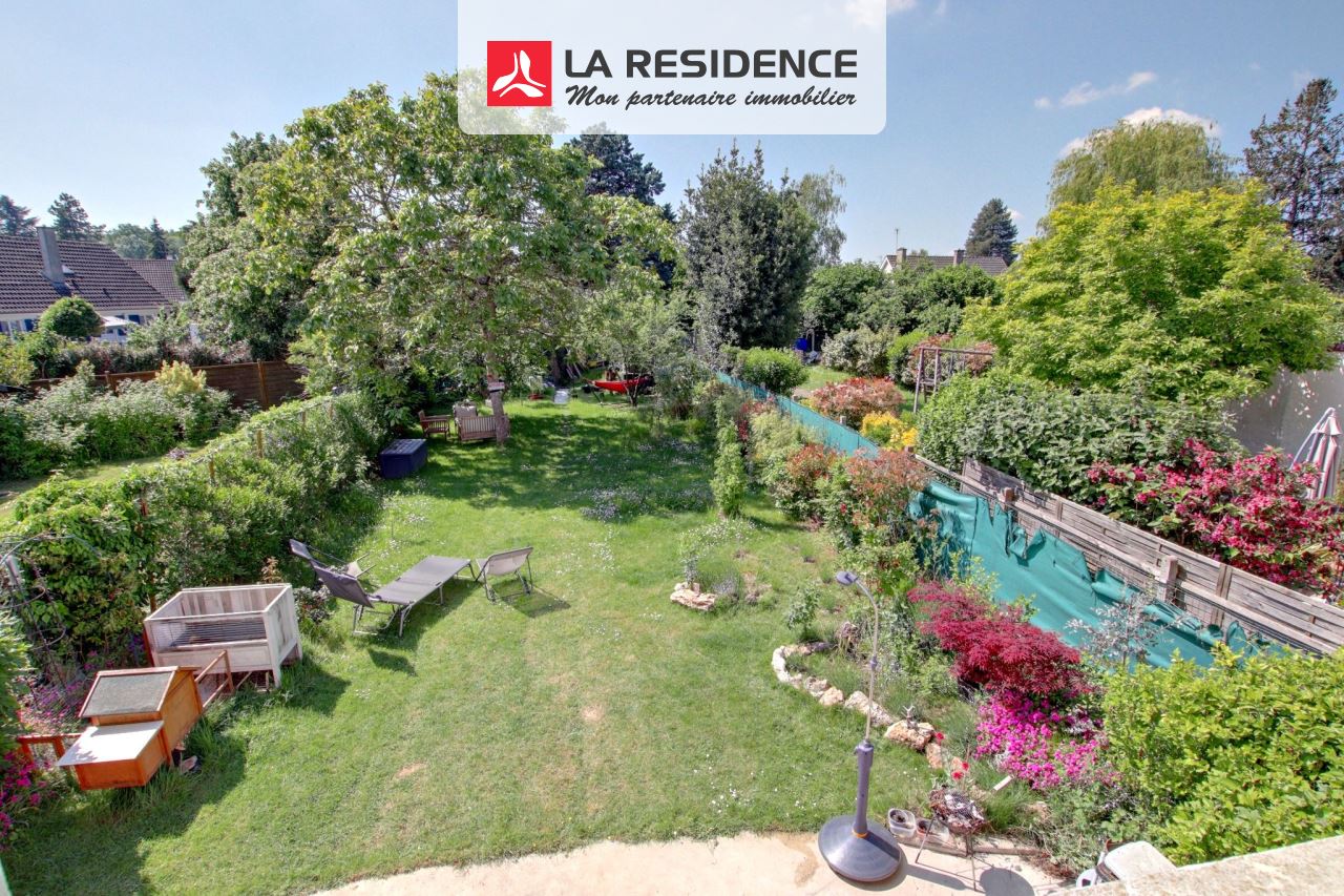 Maison à vendre à Le Mesnil-Saint-Denis, 7 pièces, 130 m2