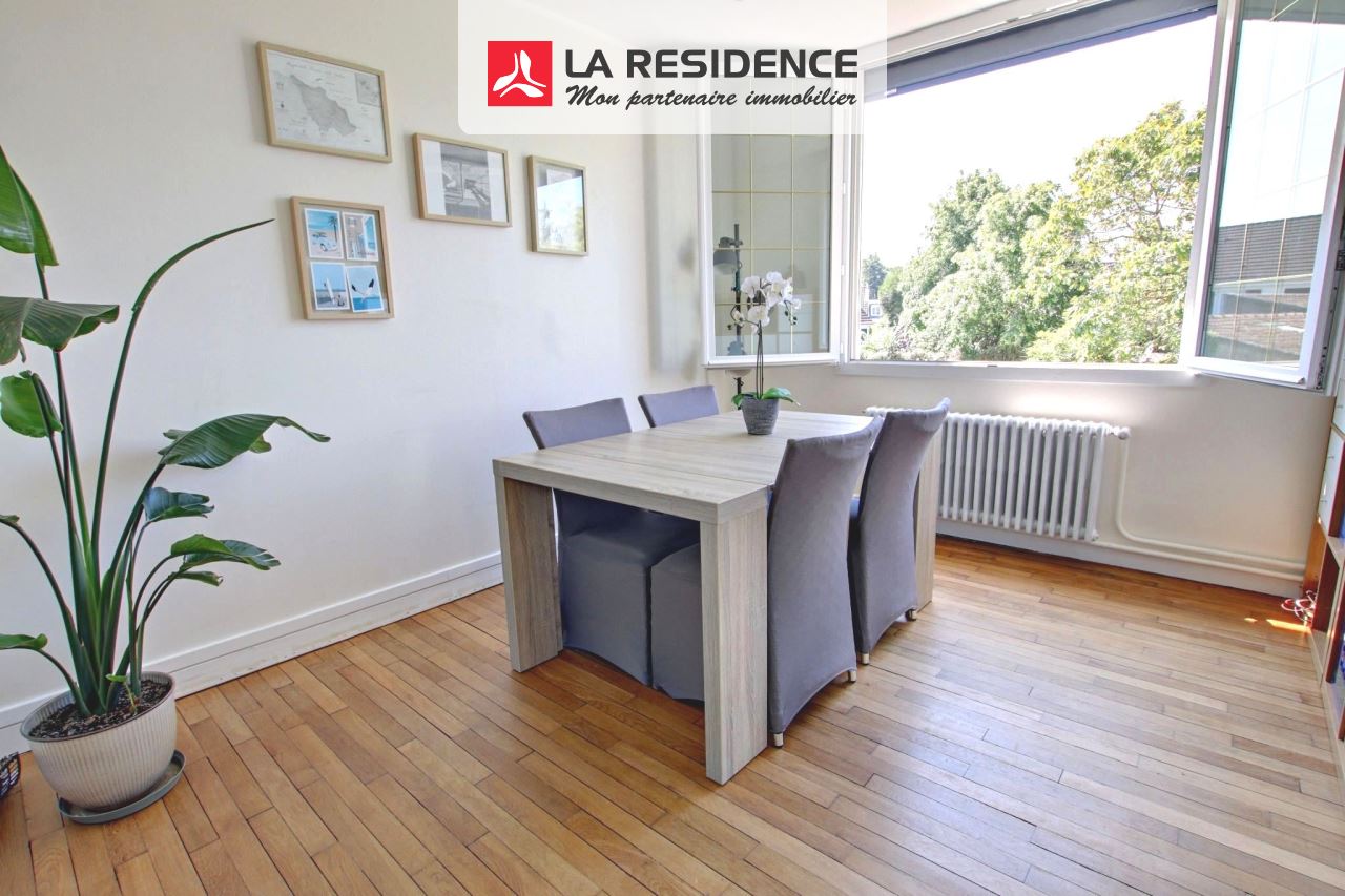 Maison à vendre à Le Mesnil-Saint-Denis, 7 pièces, 130 m2