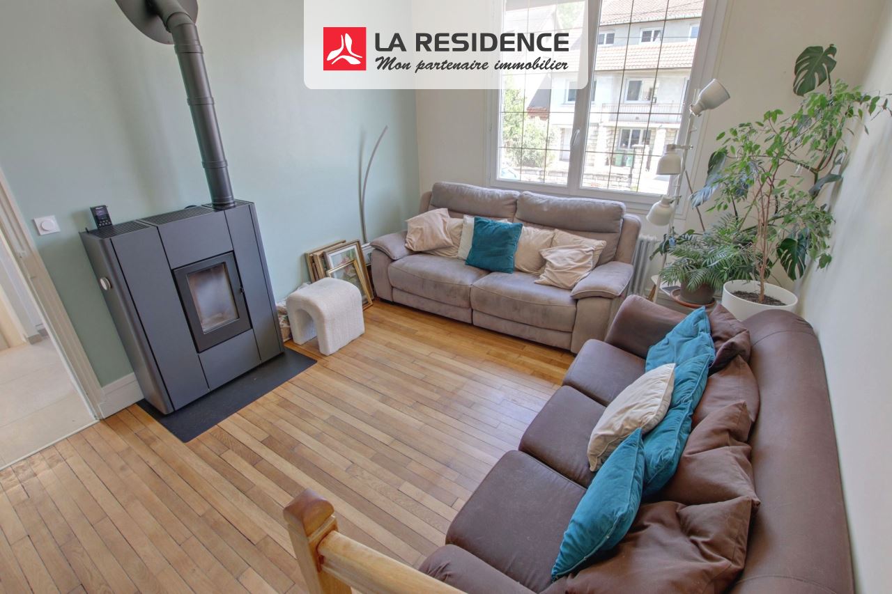Maison à vendre à Le Mesnil-Saint-Denis, 7 pièces, 130 m2