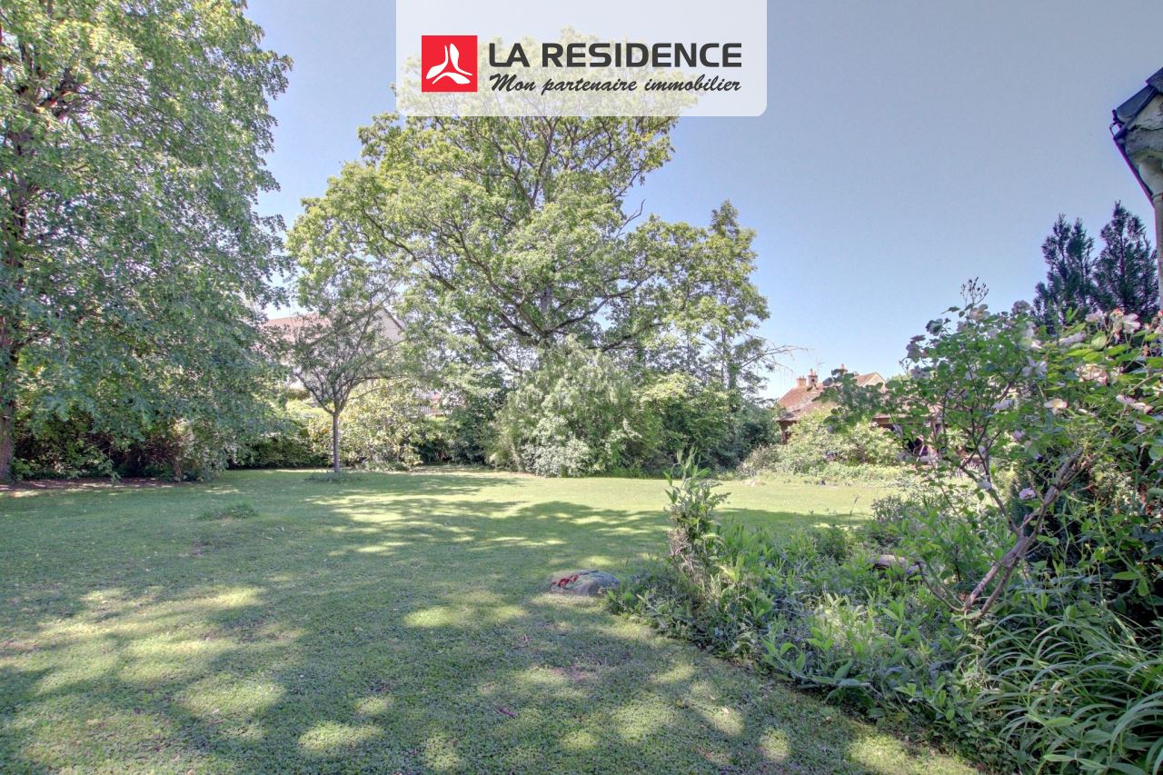 Maison à vendre à Le Mesnil-Saint-Denis, 7 pièces, 168 m2