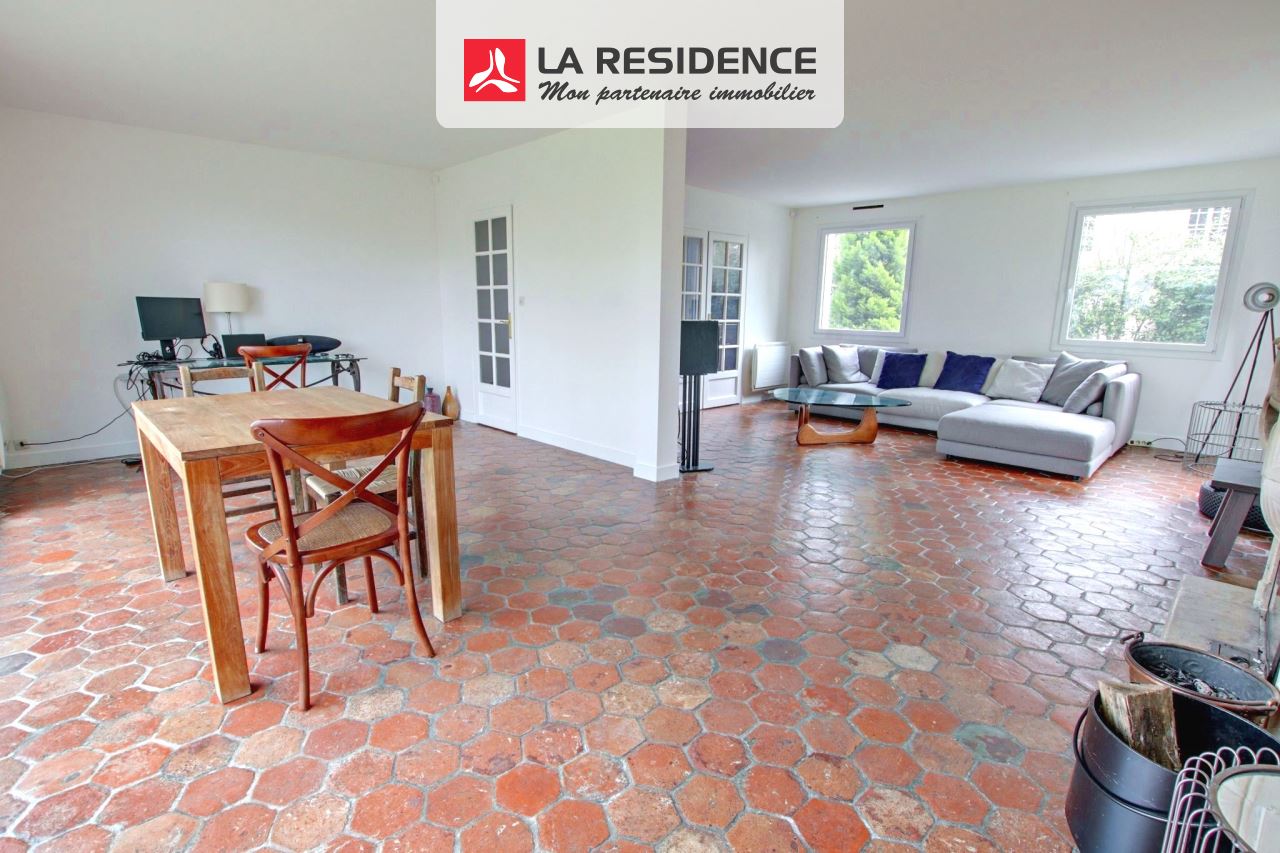 Maison à vendre à Le Mesnil-Saint-Denis, 7 pièces, 168 m2