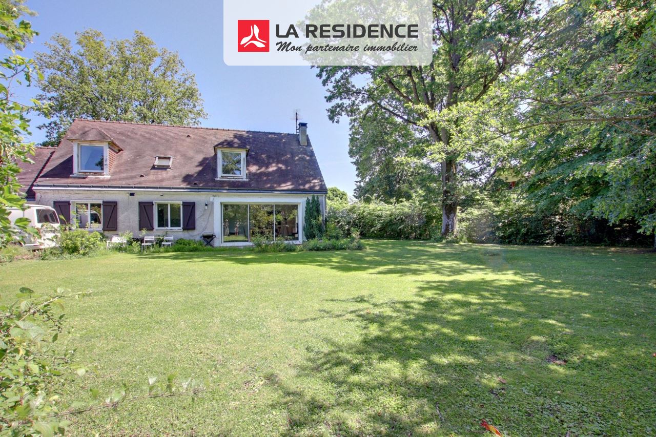 Maison à vendre à Le Mesnil-Saint-Denis, 7 pièces, 168 m2
