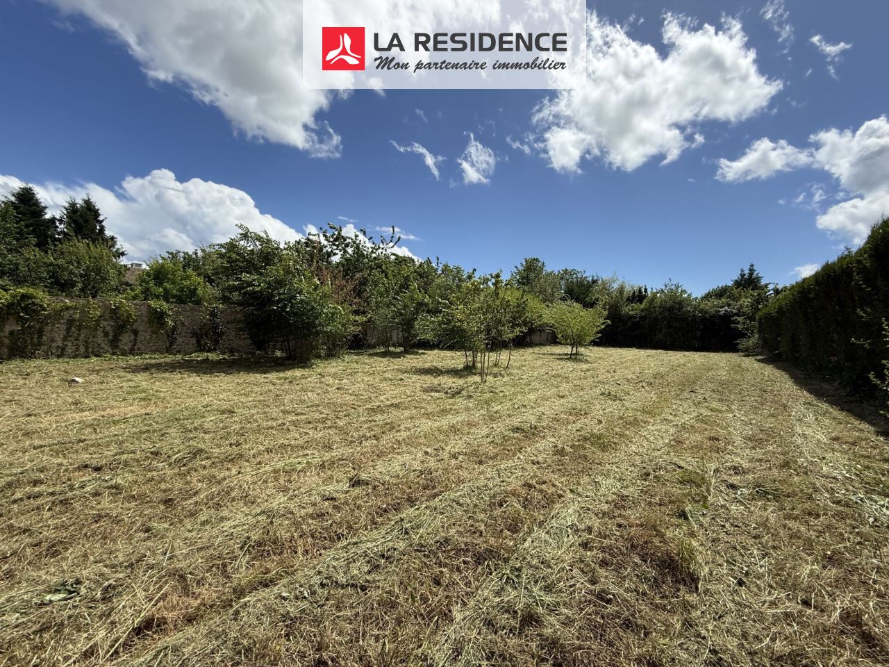 Terrain à vendre à Le Mesnil-Saint-Denis, 721 m2