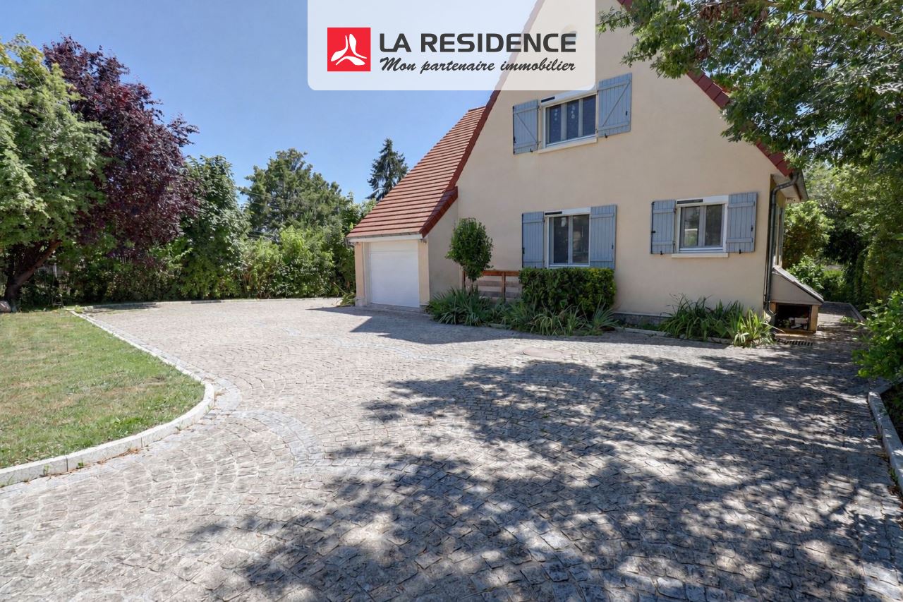 Maison à vendre à Jouars Pontchartrain, 6 pièces, 160 m2