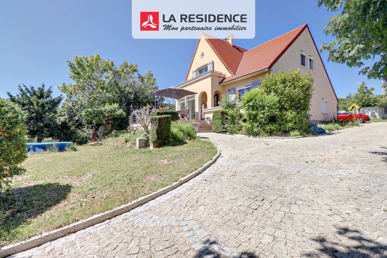 Maison à vendre à Jouars Pontchartrain, 6 pièces, 160 m2