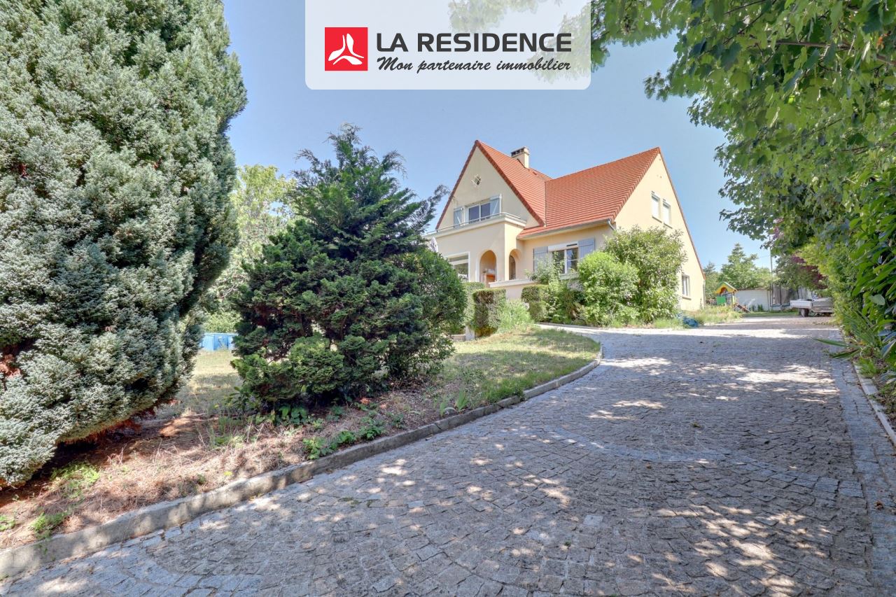Maison à vendre à Jouars Pontchartrain, 6 pièces, 160 m2