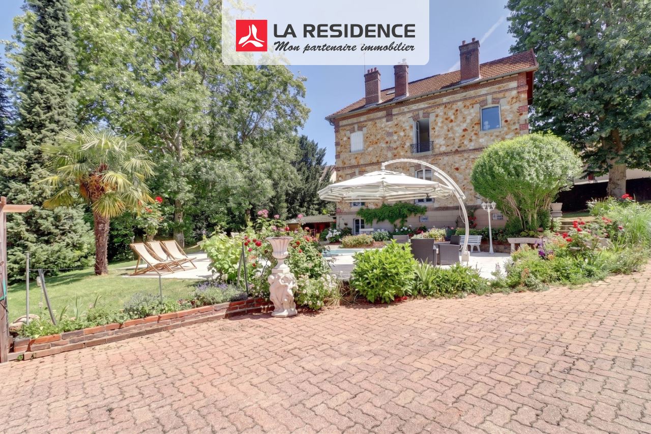 Maison à vendre à Abondant, 14 pièces, 264 m2