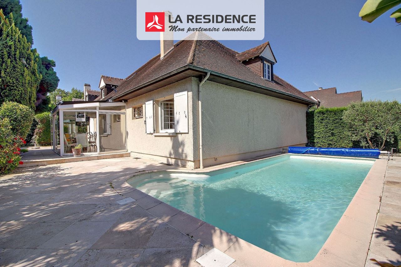 Maison à vendre à Chambourcy, 8 pièces, 221 m2