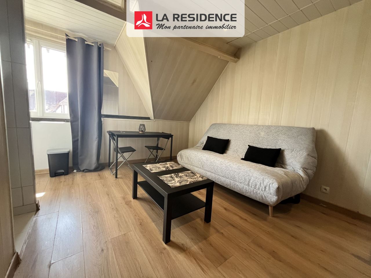 Appartement à louer à Le Mesnil-Saint-Denis, 1 pièce, 10 m2