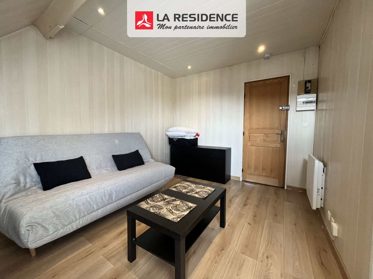Appartement à louer à Le Mesnil-Saint-Denis, 1 pièce, 10 m2